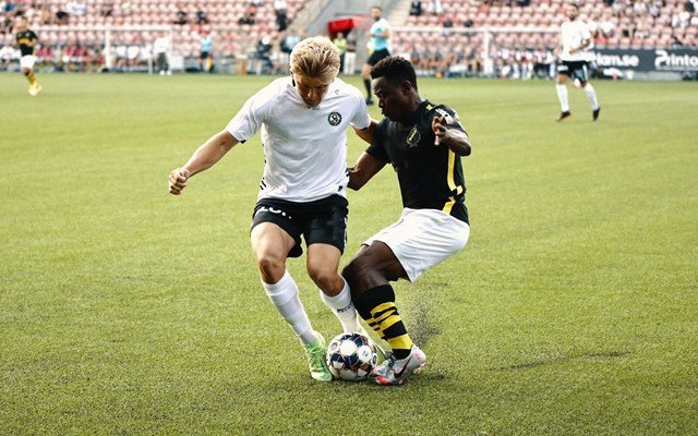 瑞典队抢先瓦解澳大利亚篮球队的防线 瑞典队抢先瓦解澳大利亚篮球队的防线