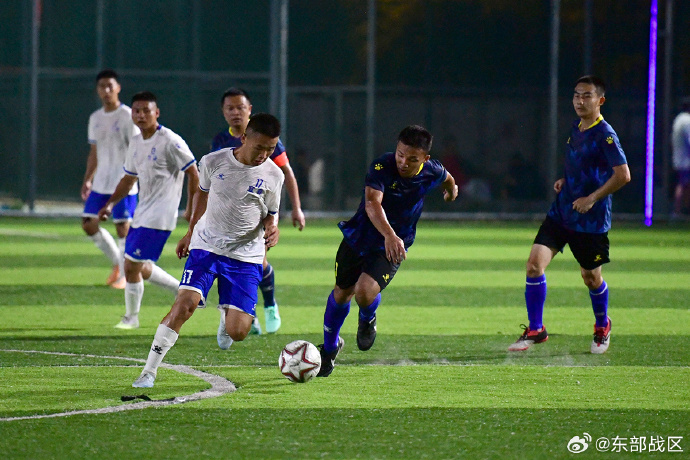 球员们在球场上展现出了顽强拼搏的精神修改病句